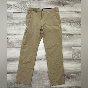 Goodfellow Men’s 33x30 stretch business casual khaki.